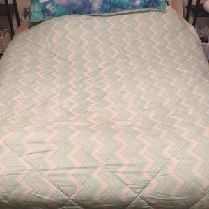 UPDATED** King Victoria Secret Pink Comforter